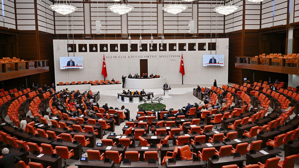 Emekliye zam sanayive turizme destekyasalasti e8KMVMKk